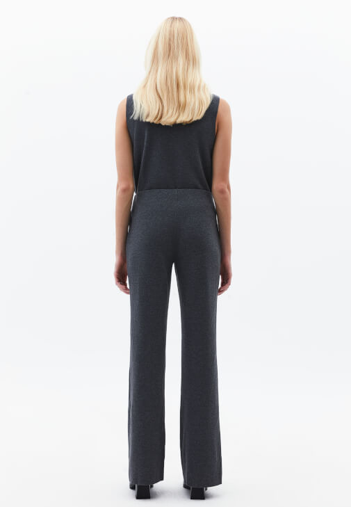 Flare Pantolon ve Süveter Kombini