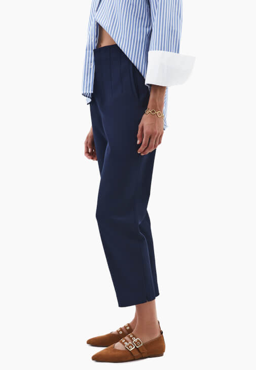 Carrot-Fit Pantolon ve Poplin Gömlek Kombini