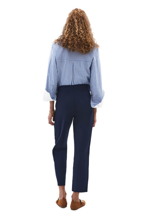 Carrot-Fit Pantolon ve Poplin Gömlek Kombini