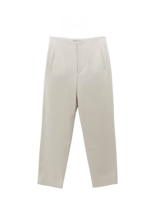 Carrot-Fit Pantolon ve Pamuklu Tişört Kombini