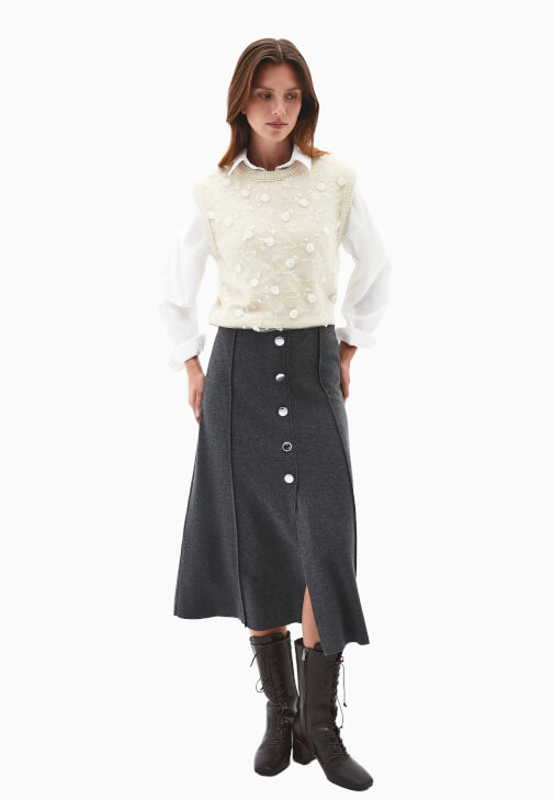 Düğme Detaylı Etek ve Kazak Kombini