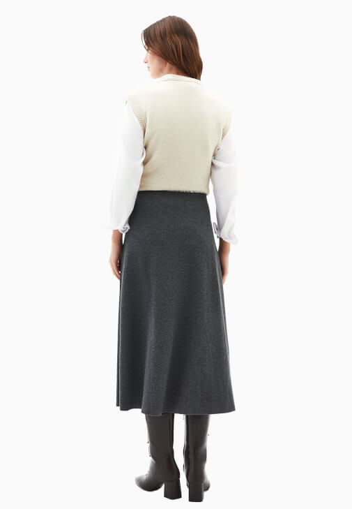 Düğme Detaylı Etek ve Kazak Kombini