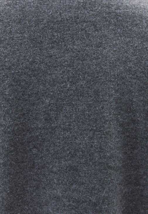 V Yaka Kazak ve Straight-Fit Pantolon Kombini