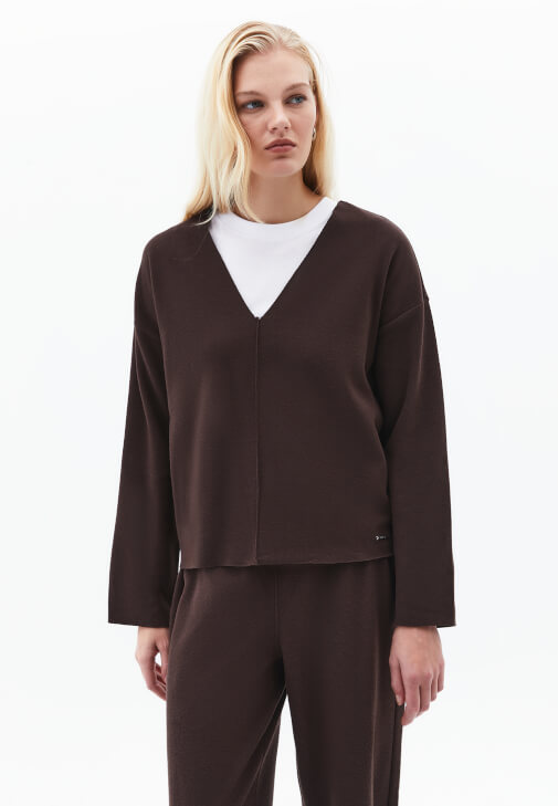 Yumuşak Dokulu Kazak ve Pantolon Kombini 