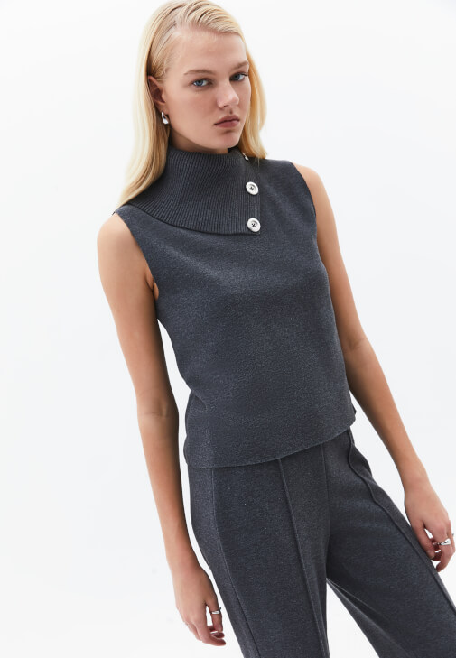  Yüksek Yaka Düğmeli Süveter