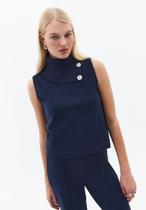  Yüksek Yaka Düğmeli Süveter