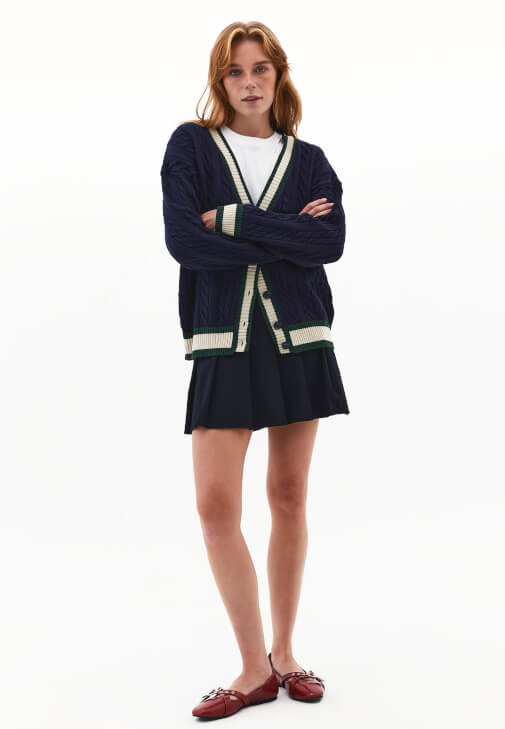 Oversize Hırka ve Mini Etek Kombini