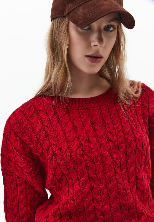 Triko Kazak ve Orta Bel Pantolon Kombini