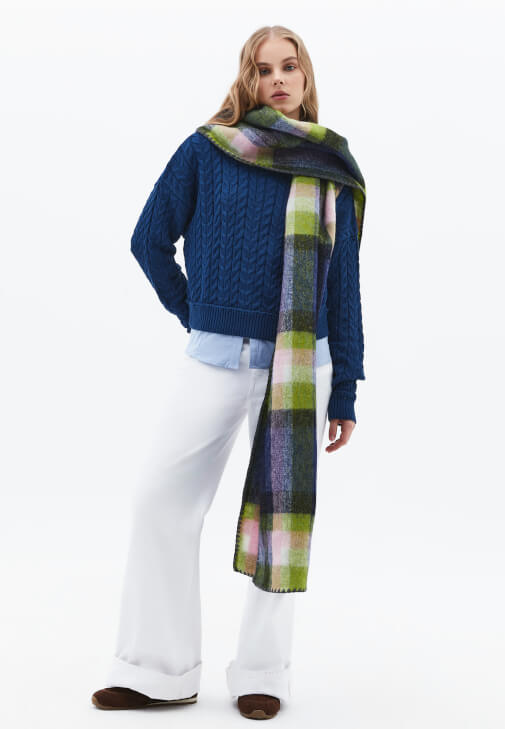 Örgülü Kazak ve Wide-Leg Pantolon Kombini