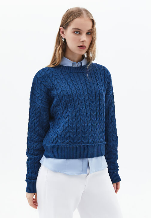 Örgülü Kazak ve Wide-Leg Pantolon Kombini