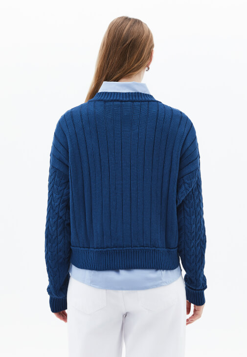 Örgülü Kazak ve Wide-Leg Pantolon Kombini