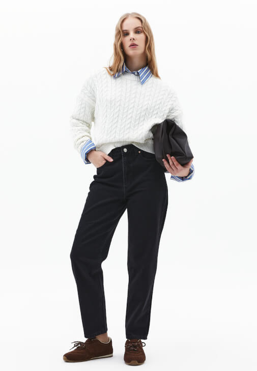 Bot Yaka Kazak ve Mom-Fit Pantolon Kombini