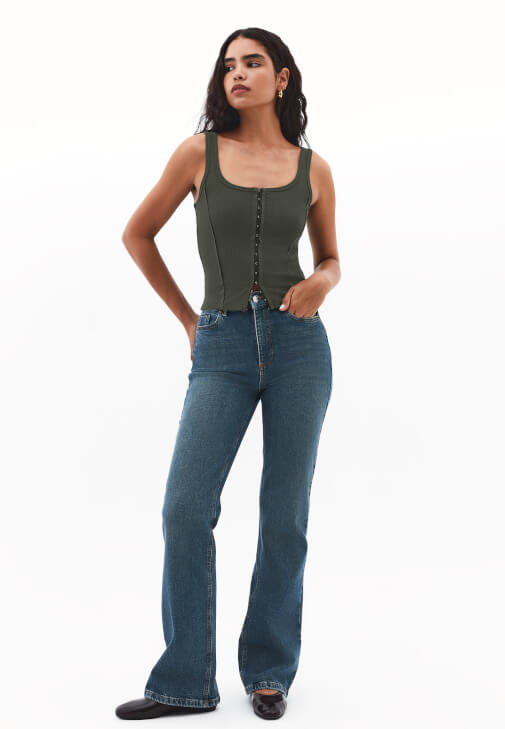 Pamuklu Atlet ve Bootcut Pantolon Kombini