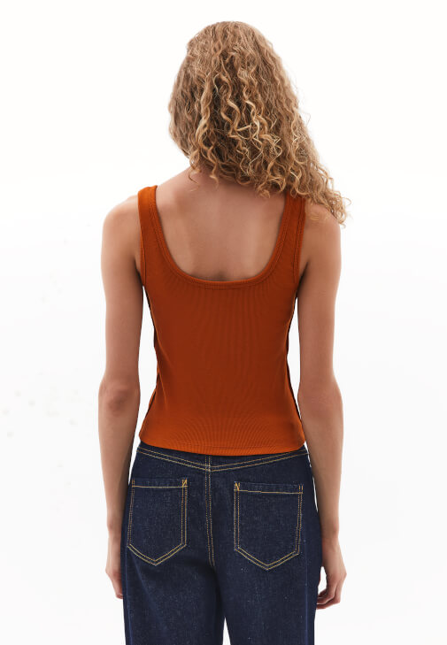 U Yaka Atlet ve Straight-Fit Pantolon Kombini