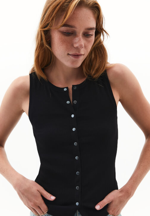 Çıtçıtlı Atlet ve Bol Paça Pantolon Kombini