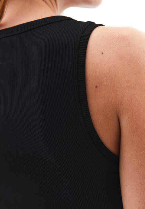 Çıtçıtlı Atlet ve Bol Paça Pantolon Kombini