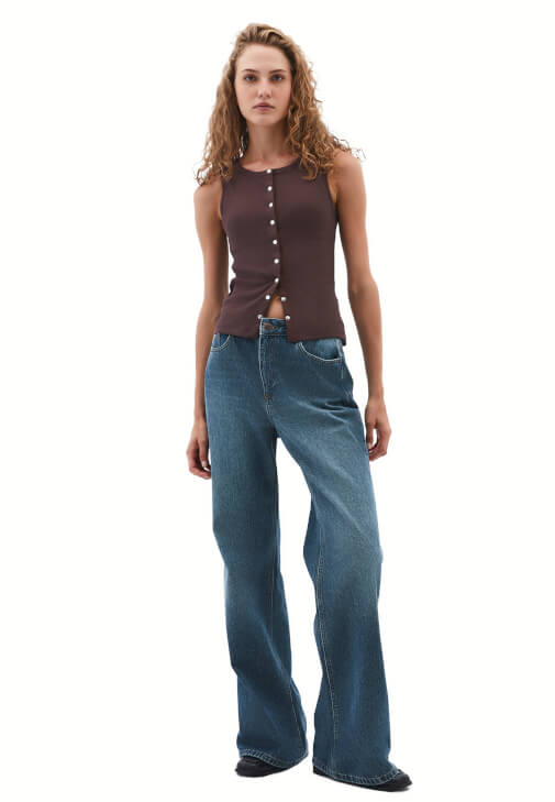 Çıtçıtlı Atlet ve Bootcut Pantolon Kombini