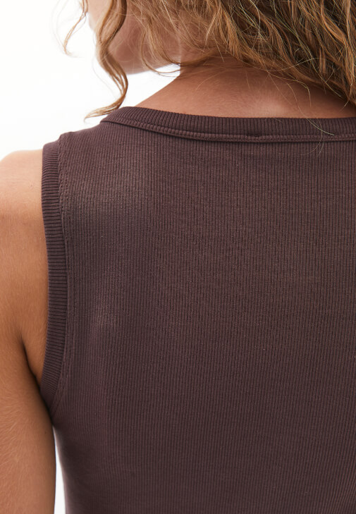 Çıtçıtlı Atlet ve Bootcut Pantolon Kombini