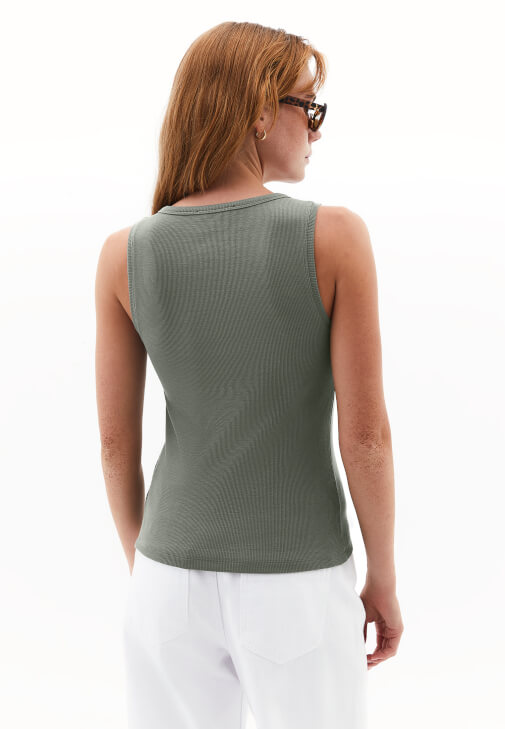 Çıtçıtlı Atlet ve Pantolon Kombini