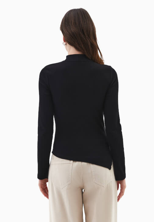 Cut-Out Detaylı Tişört ve Bol Paça Pantolon Kombini