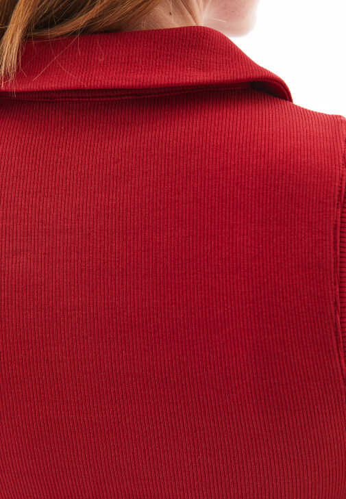 Polo Yaka Atlet ve Orta Bel Pantolon Kombini