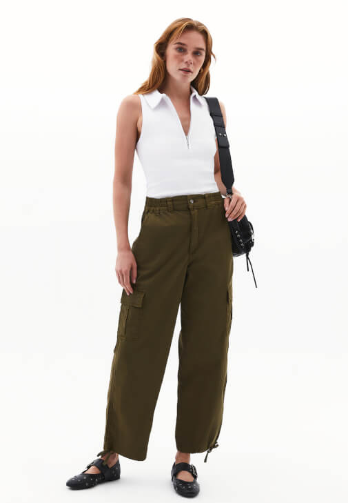 Fermuarlı Atlet ve Kargo Cepli Pantolon Kombini