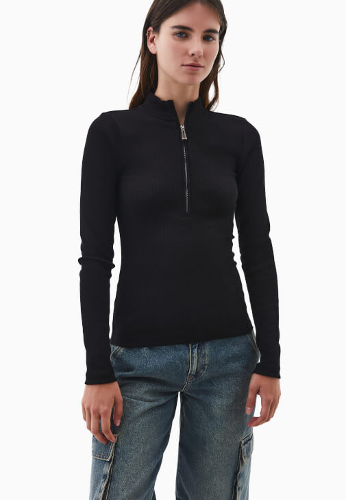 Fermuarlı Tişört ve Kargo Pantolon Kombini