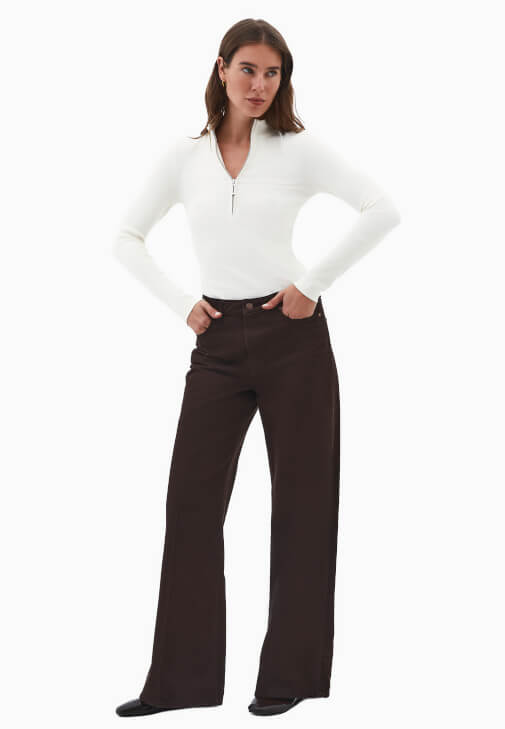 Fermuarlı Tişört ve Bol Paça Pantolon Kombini