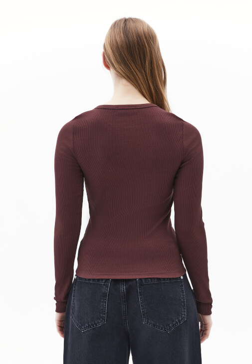 Düğmeli Tişört ve Pantolon Kombini