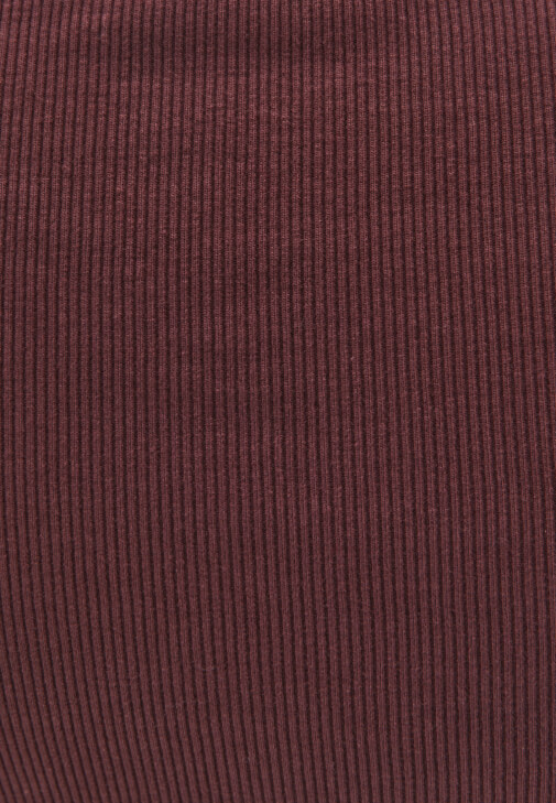 Düğmeli Tişört ve Pantolon Kombini