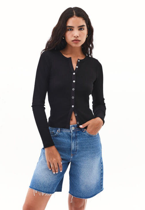 Siyah Sıfır Yaka Düğmeli Tişört