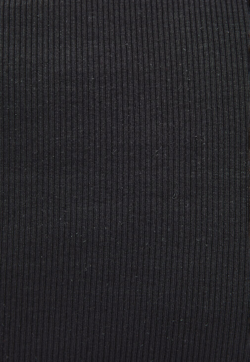 Düğmeli Tişört ve Barrel-Fit Kadife Pantolon Kombini