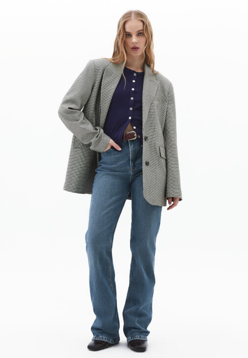 Düğmeli Tişört ve Bootcut Pantolon Kombini