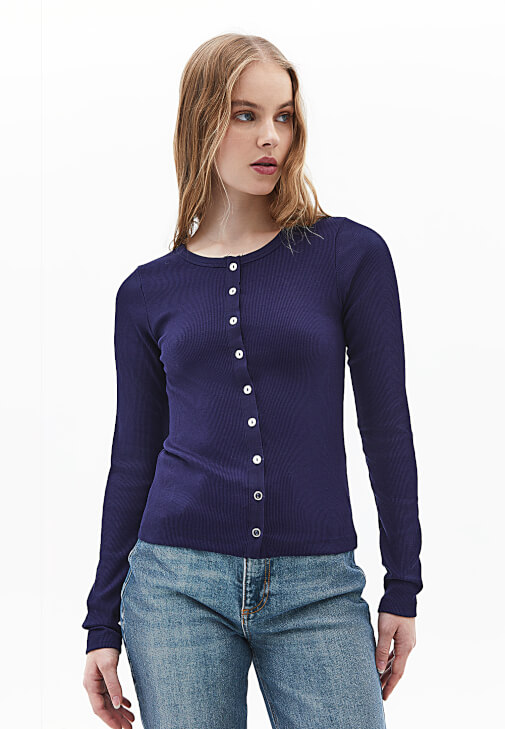 Düğmeli Tişört ve Bootcut Pantolon Kombini