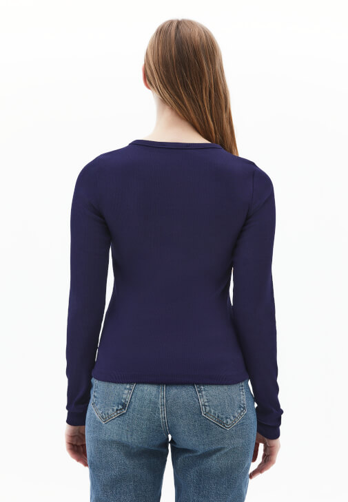 Düğmeli Tişört ve Bootcut Pantolon Kombini