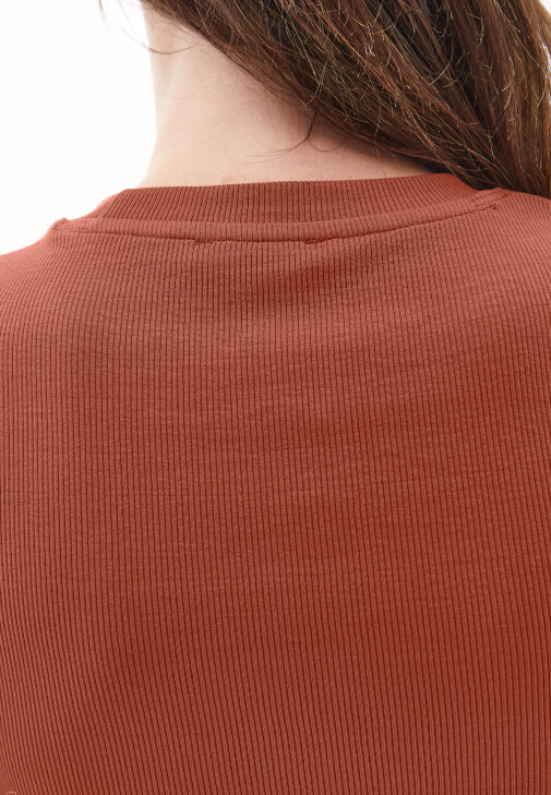 Pamuklu Tişört ve Straight-Fit Pantolon Kombini