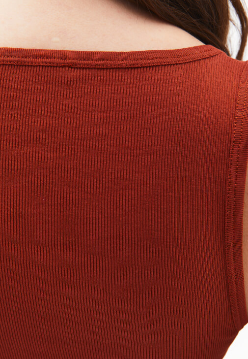 Askılı Kare Yaka Atlet ve Denim Şort Kombini