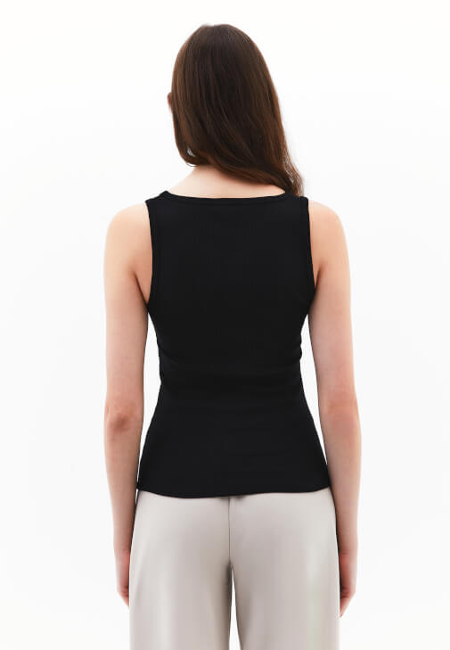 Kare Yaka Atlet ve Boru Paça Pantolon Kombini