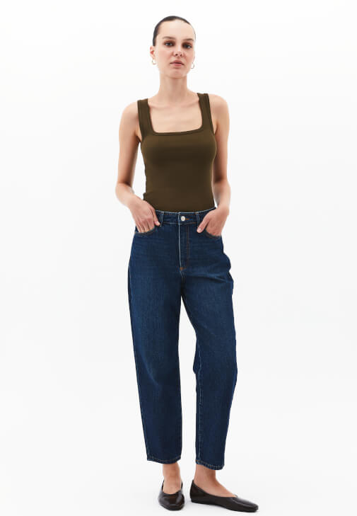 Kare Yaka Atlet ve Bol Paça Denim Kombini