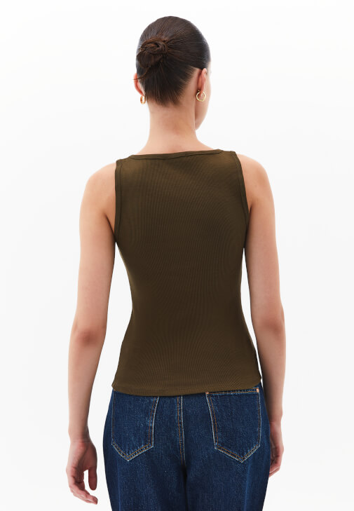 Kare Yaka Atlet ve Bol Paça Denim Kombini