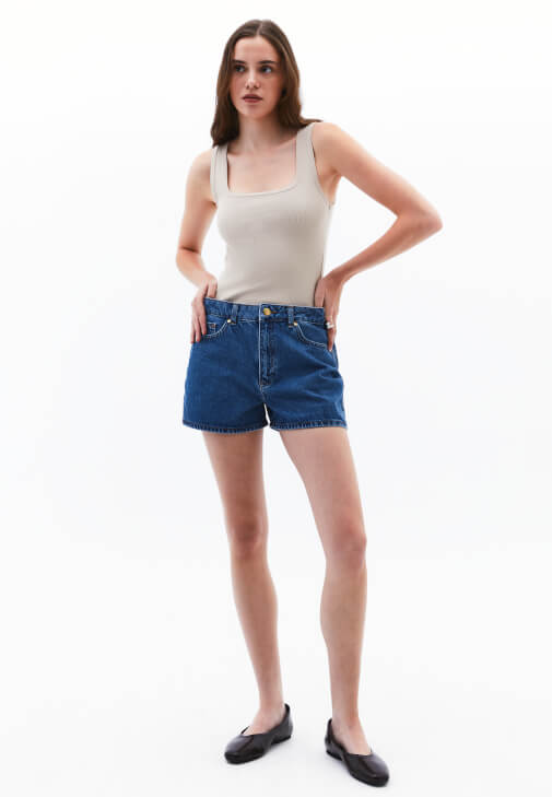 Pamuklu Atlet ve Yüksek Bel Şort Kombini