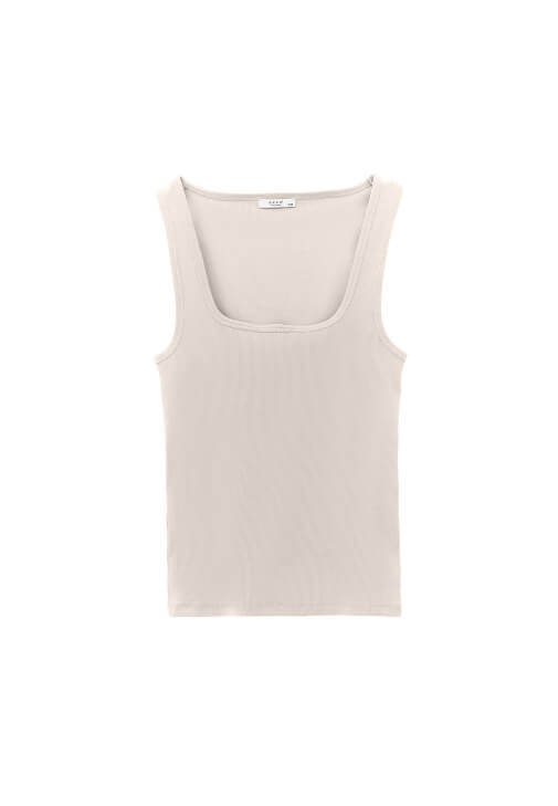 Pamuklu Atlet ve Yüksek Bel Şort Kombini