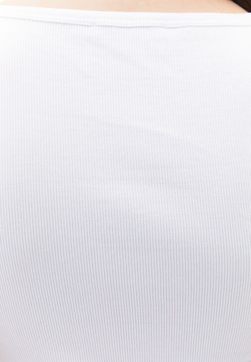 Pamuklu Atlet ve Bol Paça Denim Pantolon Kombini