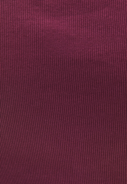 Bot Yaka Tişört ve Pamuklu Şort Kombini