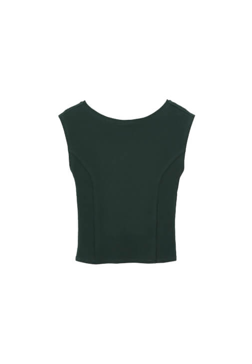 Pamuklu Bot Yaka Tişört ve Denim Pantolon Kombini