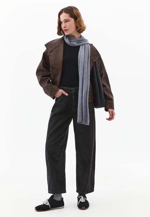 Atlet ve Orta Bel Pantolon Kombini