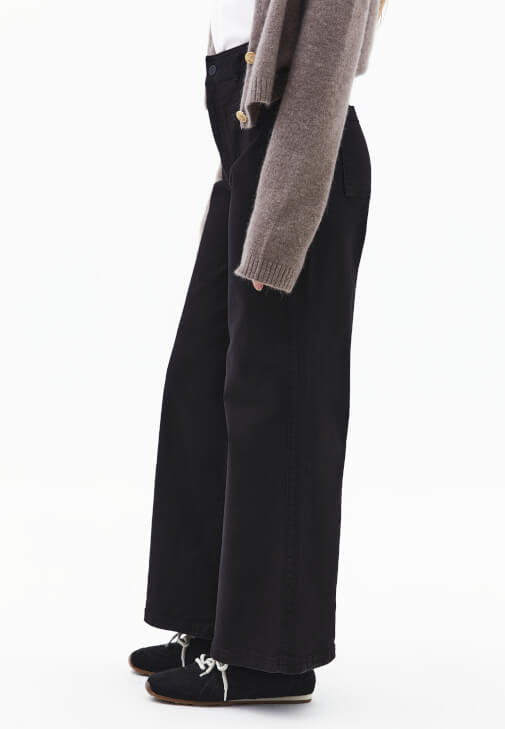 Bol Paça Pantolon ve Trençkot Kombini