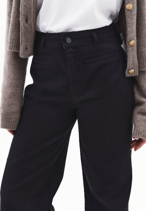 Bol Paça Pantolon ve Trençkot Kombini