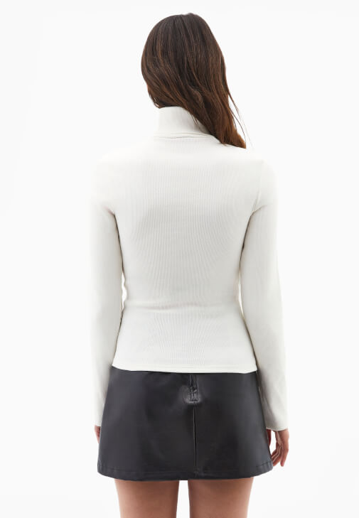 Roll Neck ve Kemerli Etek Kombini