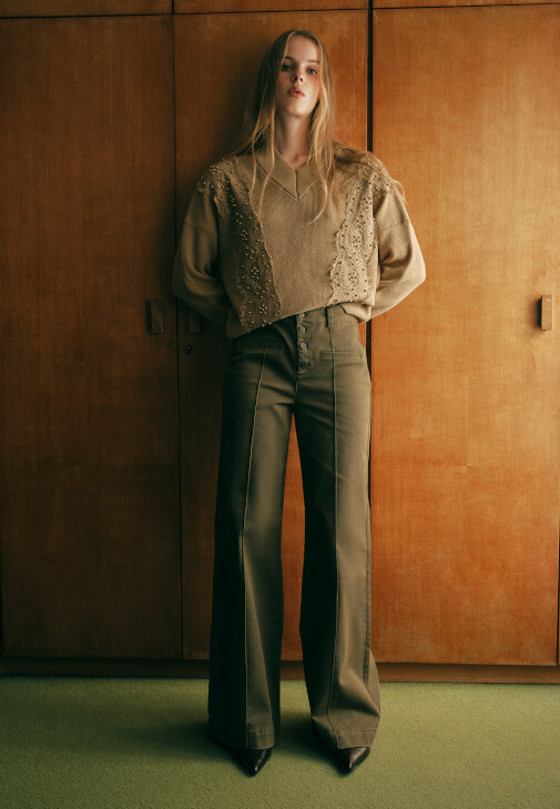  Wide-Leg Pantolon ve Dantelli Kazak Kombini